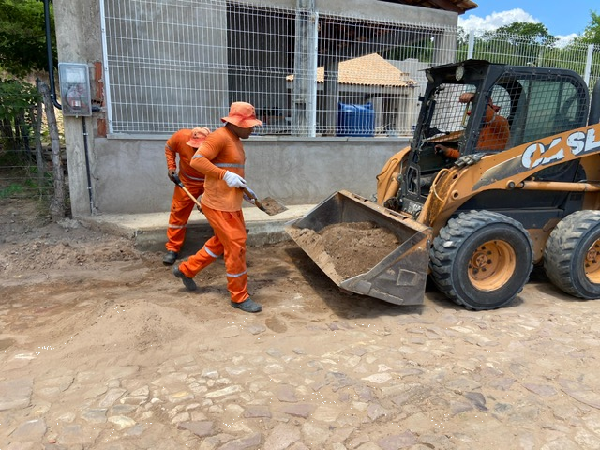 Prefeitura do Crato realiza mutirões de limpeza nas zonas urbana e rural do município